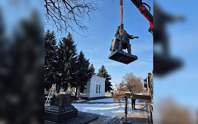 В Полтаве на Украине «декоммунизировали» памятник Петру I