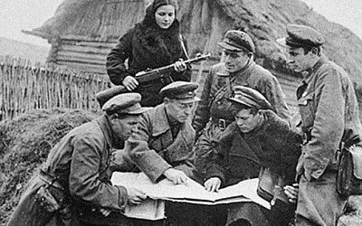 Под Смоленском советские партизаны захватили почту немцев. Они были шокированы, когда перевели письма на русский
