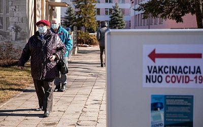Общественники Литвы передали президенту петицию против коронавирусных ограничений