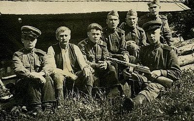 Дернул деревце, а под ним обшитый досками люк схрона: как советские спецслужбы находили убежища националистов