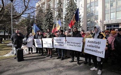 Оппозиция вышла на протестный митинг с требованием отставки президента Молдовы