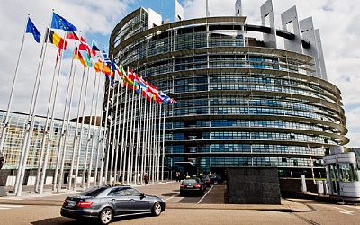 Европарламент требует срочно предоставить Украине и Молдове статус кандидата в члены ЕС