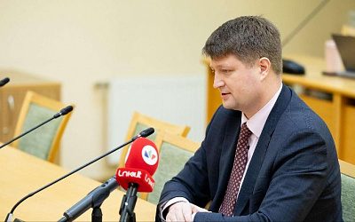 Замглавы Минфина Литвы подал в отставку после критики из-за 9 Мая