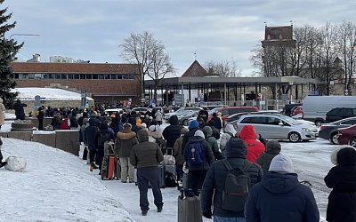 На границе между Эстонией и Россией во время праздников значительно увеличились очереди