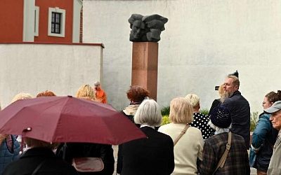 В Вильнюсе провели акцию протеста против демонтажа памятника советской поэтессе