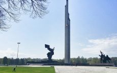 Левитс назвал Памятник Освободителям Риги «памятником оккупантам»