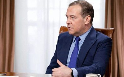 «Достали русофобским кудахтаньем»: Медведев призвал ЕС быстрее принять решение по визам