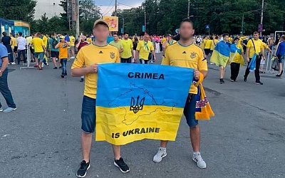 Болельщиков с флагом «Крым — это Украина» отказались пускать на матч Евро-2020 в Бухаресте