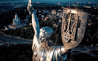 Монументальный абсурд: на Украине используют советские памятники для пропаганды