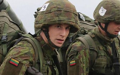 Более половины жителей Литвы против отправки военных на Украину