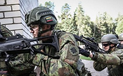 Президент Литвы увеличит полномочия армии, чтобы остановить нелегальную миграцию