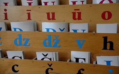Жители Латвии просят добавить в латышский алфавит дополнительную букву