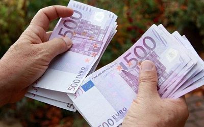 Жители Латвии из-за нехватки денег вынуждены тратить свои сбережения
