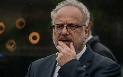 Рейтинг популярности президента Латвии достиг исторически низкого уровня