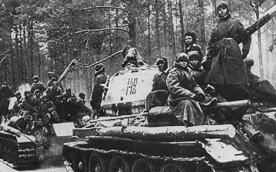 В домах кенигсбержцев горел свет и играла музыка, они не ожидали, что советские танкисты так быстро прорвут оборону немцев: битва за Восточную Пруссию