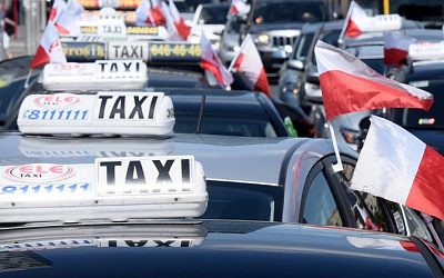 Польские таксисты начали блокаду международного аэропорта Варшавы