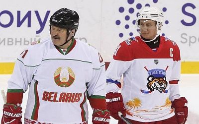 Путин и Лукашенко сыграли в хоккей (видео)
