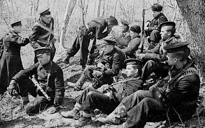 «Десант в ад»: в 1944 г. в Николаеве 68 советских морпехов отразили 18 атак немцев, выведя из строя 700 вражеских солдат. Практически все получили звание Героя СССР