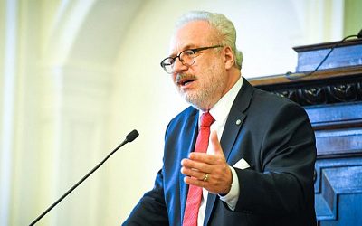 Президент Латвии отказался баллотироваться на второй срок
