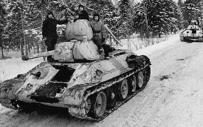 И вдруг появился советский танк Т-34. Наши противотанковые орудия не пробивали его броню, а у солдат началась «танкобоязнь»: немецкий генерал о битве под Москвой