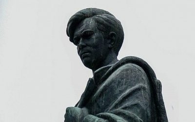 Чиновники предложили снести памятник советскому писателю Цвирке в центре Вильнюса