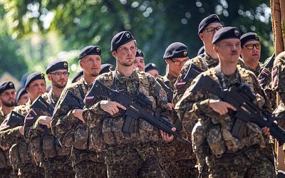 Министр обороны Латвии призвал ввести обязательную службу в армии