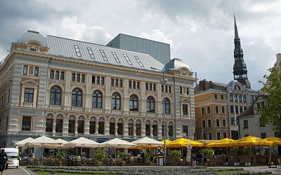 Не только о вешалках: история русского театра Риги