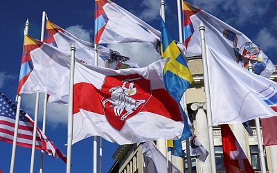 Мэр Риги сравнил флаги России и Беларуси с рождественскими декорациями