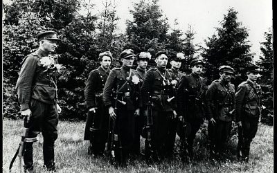 «Нас пригласили на свадьбу “лесного брата” в лес»: как советские спецы охотились за предателями  