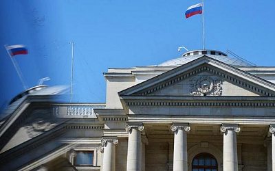 Неизвестный бросил чемодан на территорию посольства РФ в Польше