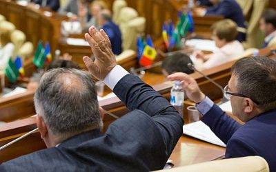 Молдавская оппозиция бойкотирует заседание парламента