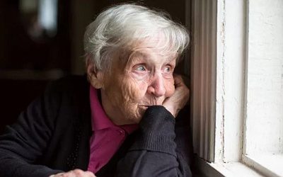 Пожилые люди в Латвии идут работать ради «выживания»