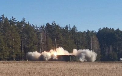 Минобороны России показало кадры удара «Искандеров» по базе наемников на Украине