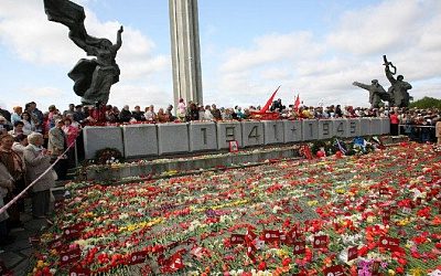 В столице Латвии завершили снос Памятника Освободителям Риги (видео)