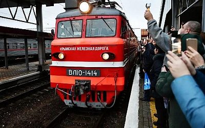 Первый двухэтажный поезд из Москвы прибыл в Симферополь (видео)