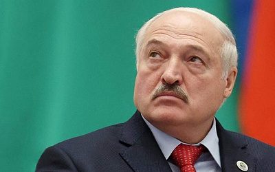 Лукашенко поздравил иностранных лидеров с 80-летием Победы