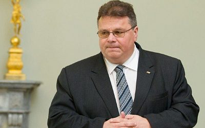 Глава МИД Литвы ушел на самоизоляцию после контактов с больными COVID-19