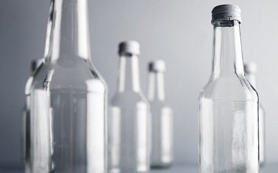 Ограничения на продажу алкоголя в Латвии популяризировали нелегальный рынок