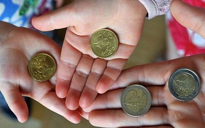 В семьях с детьми и среди пожилого населения Латвии увеличился риск бедности