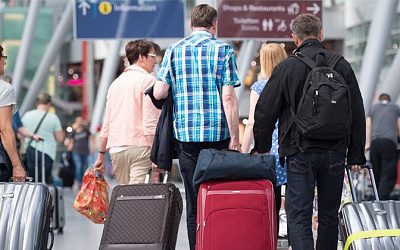 Опрос: желающих переехать из Латвии стало больше