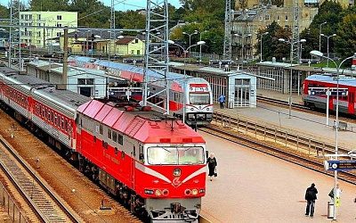 «Литовские железные дороги» устроили распродажу вагонов и локомотива