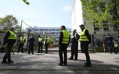 МИД РФ выразил протест польскому дипломату из-за захвата школы при посольстве в Варшаве