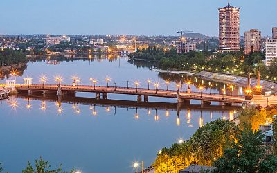 Как живет Донецк: украинское игристое и выборы без выбора