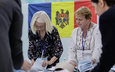 В Кремле отметили странности и нарушения на выборах в Молдове