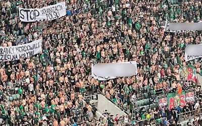 В Польше разгорелся скандал из-за антиукраинских баннеров на футбольном матче