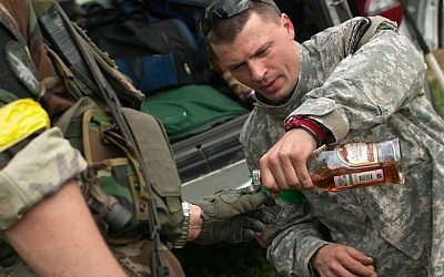 «Многие не могут стоять на ногах»: на Украине озаботились проблемой алкоголизма в армии