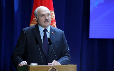 Лукашенко заявил, что Запад использует санкции для смены государственного строя в Беларуси