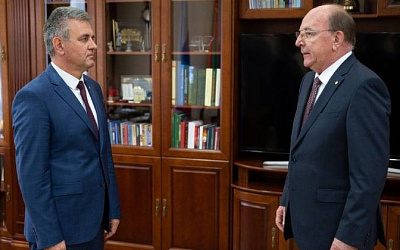 Глава Приднестровья поздравил посла России в Молдове с юбилеем