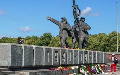Комиссия Сейма Латвии поддержала приостановку договора с Россией о советских памятниках
