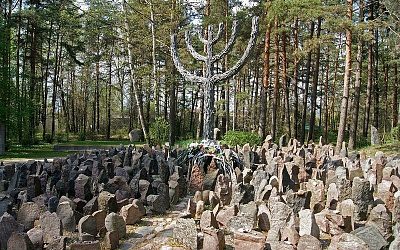 Румбульский лес — Бабий Яр Риги: «в детей не стреляли, их ударяли рукояткой револьвера по голове»